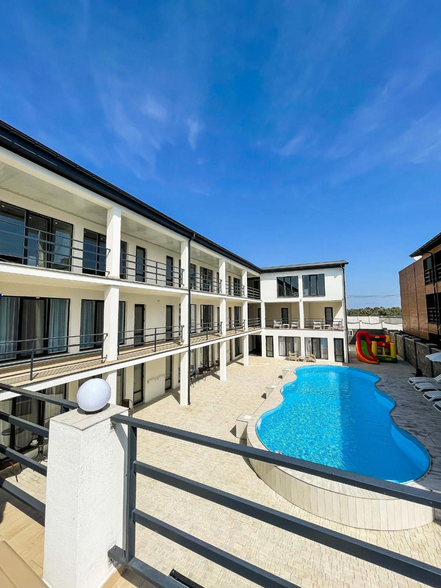 Міні-Готель Turin З Басейном На Кароліно-Бугазі Exterior foto